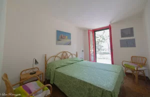Double bedroom with green blanket