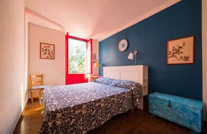 Camera da letto matrimoniale blu